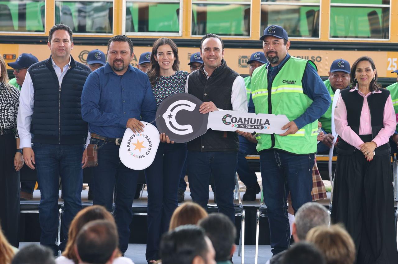 001_ENTREGA_MANOLO_UNIDADES_DE_TRANSPORTE_ESCOLAR_PARA_EL_ÁREA_RURAL.jpeg