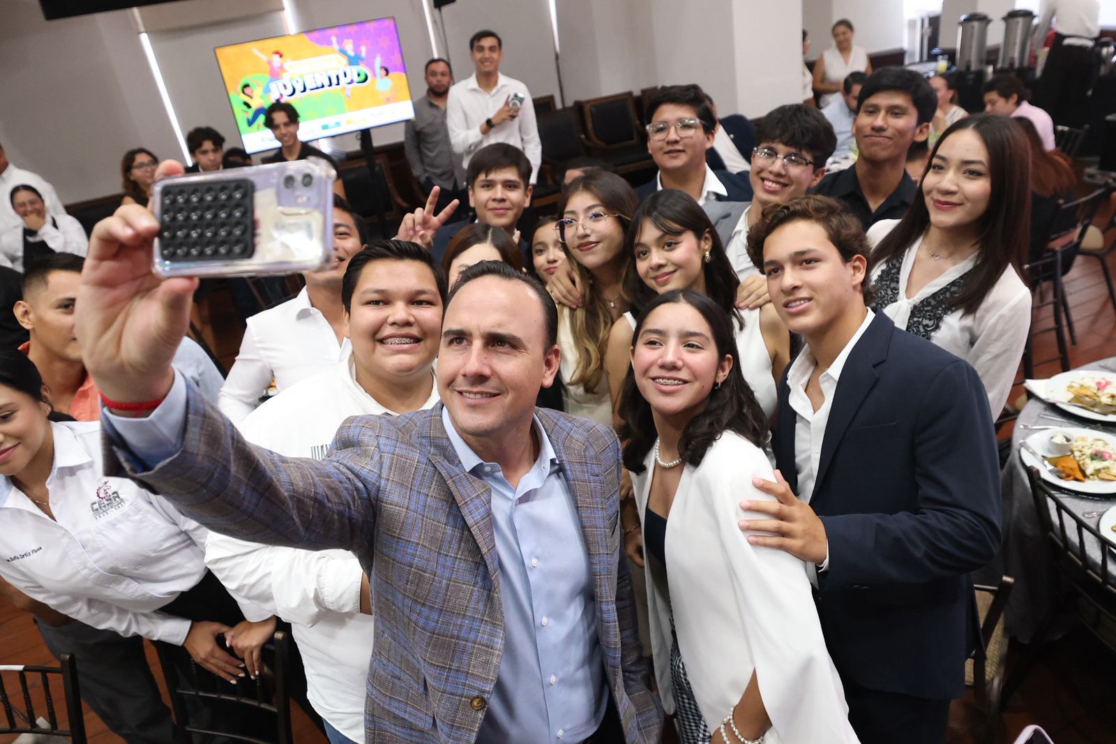 002_IMPULSAMOS_EL_DIÁLOGO_DIRECTO_Y_LA_PARTICIPACIÓN_ACTIVA_DE_LA_JUVENTUD_COAHUILENSE-_MANOLO.jpeg