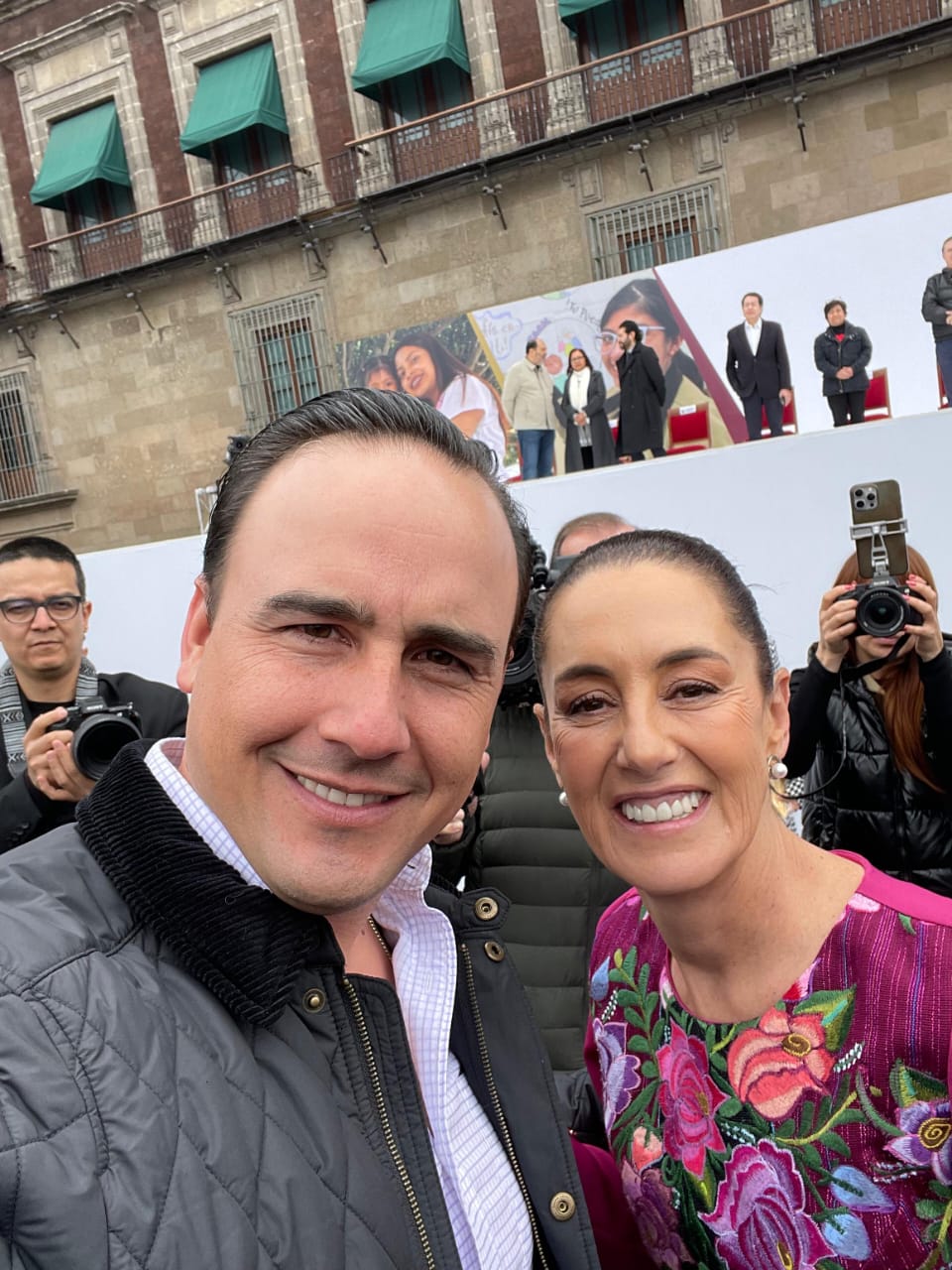 003_EN_EQUIPO_CON_LA_PRESIDENTA_VAMOS_POR_MÁS_OBRAS_EN_COAHUILA_MANOLO._1.jpeg
