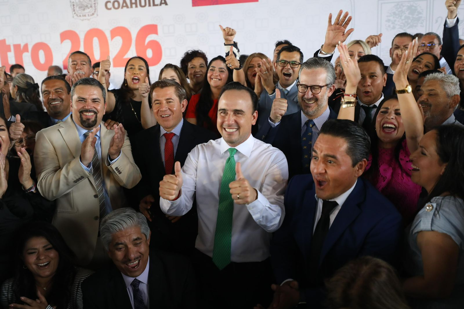 004_FELICIDADES_A_LAS_Y_LOS_MAESTROS_DE_COAHULA-_MANOLO.JPG