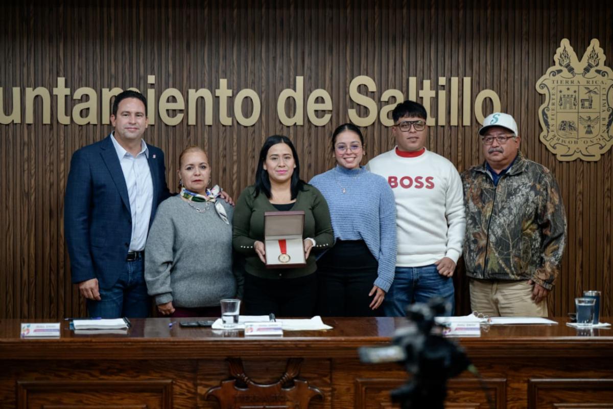 Entrega Javier Díaz Galardón Zapalinamé al Servidor Público Municipal