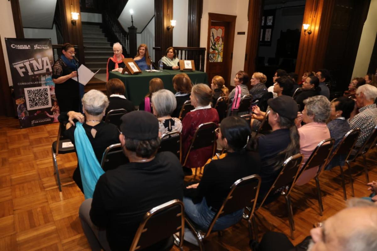 Presentan el libro “Los Valores, Ayer, Hoy y Siempre”