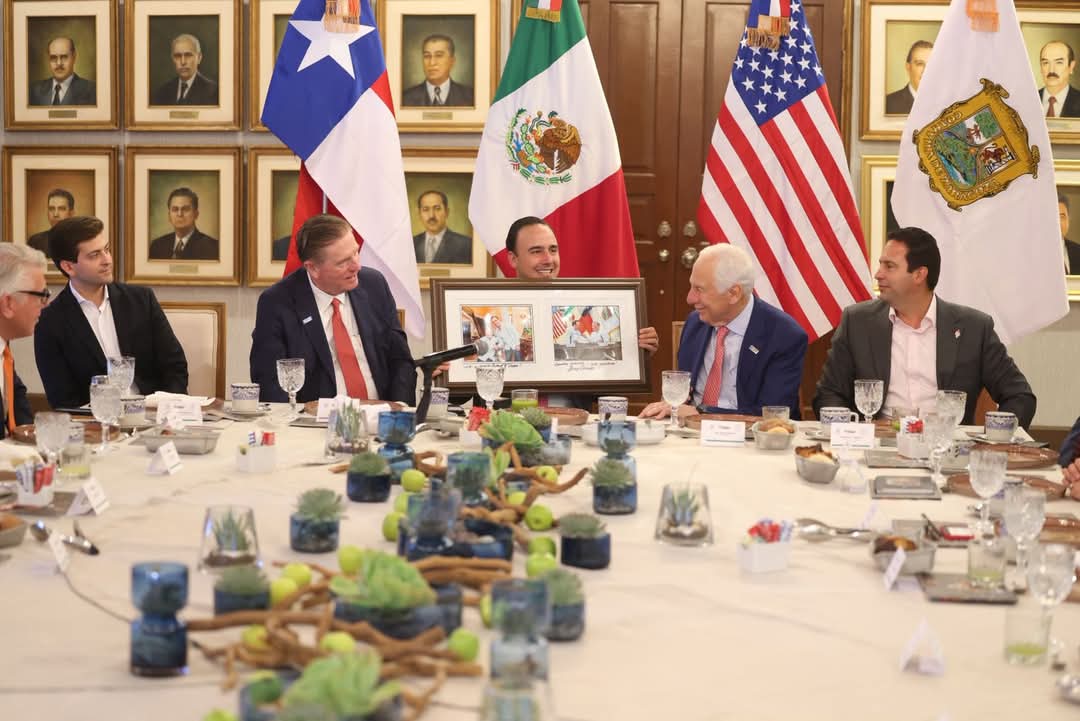 20250513191015_6823ed77e260f_001_SE_REÚNE_MANOLO_CON_EMPRESARIOS_DE_TEXAS_EN_PALACIO_DE_GOBIERNO.jpeg