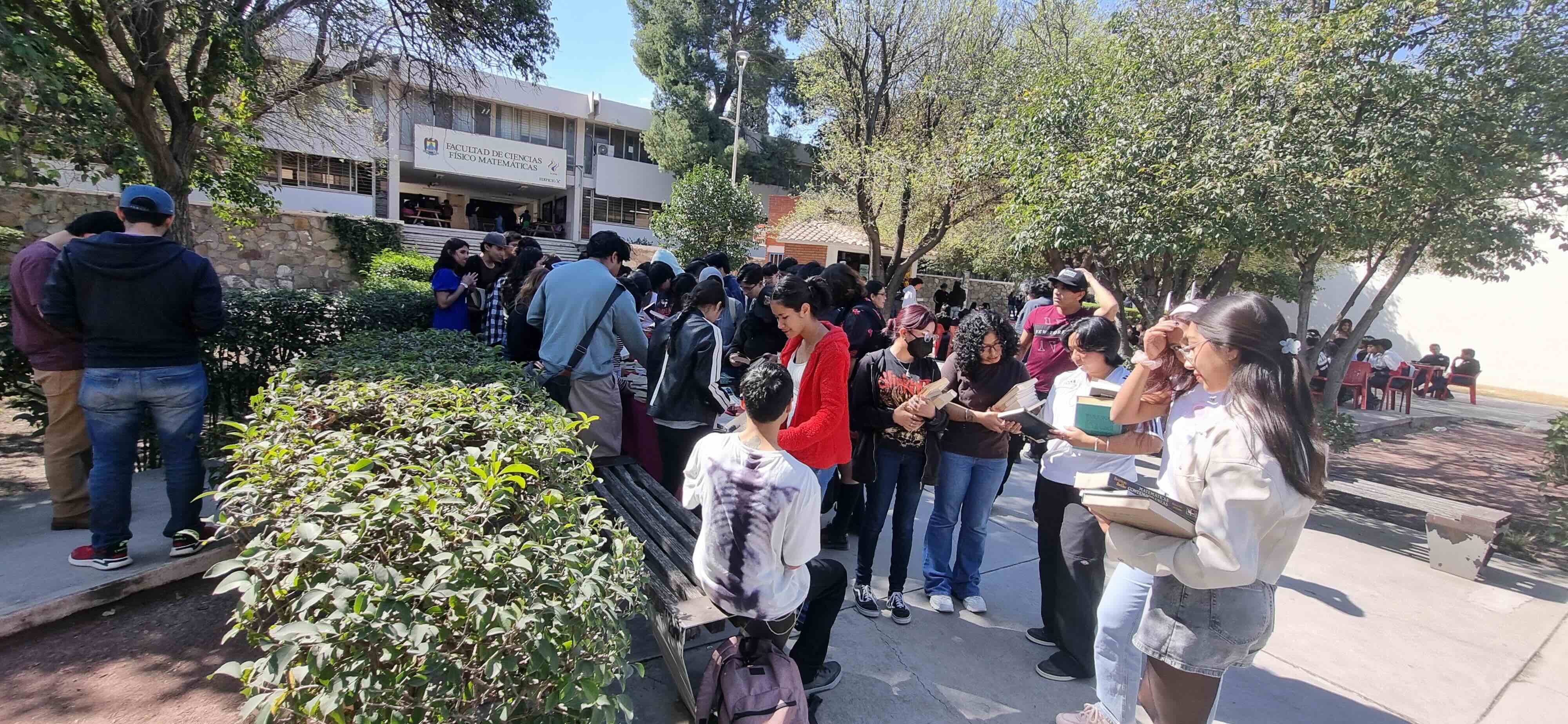 2_Stand_de_los_Libros.jpeg