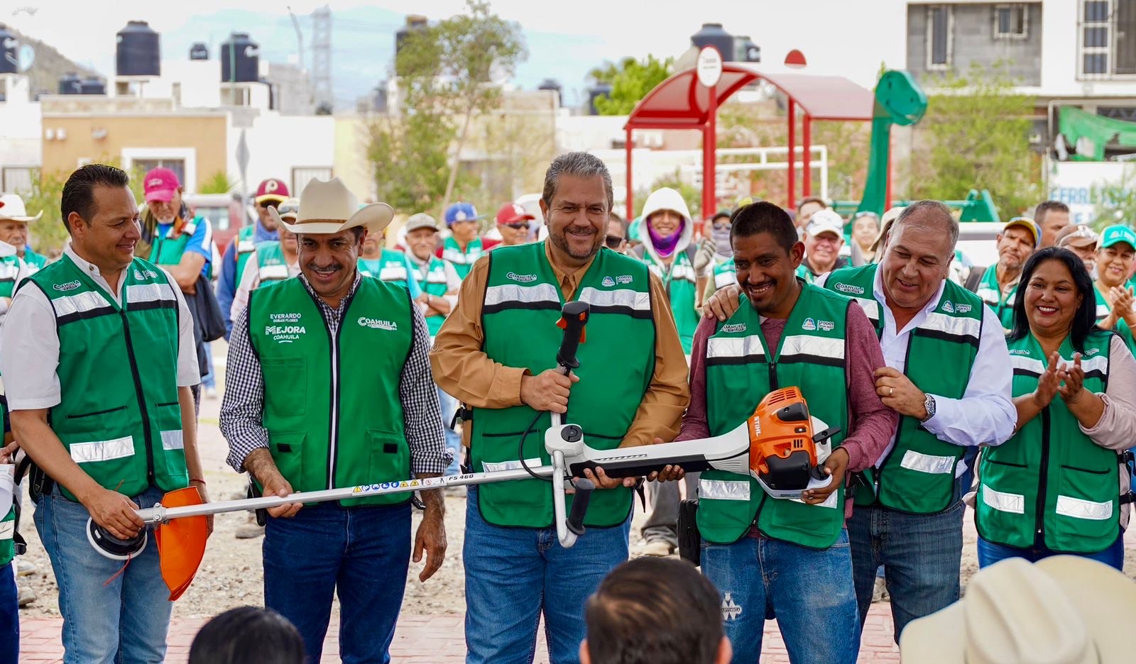 Arranca Tomás Gutiérrez el programa "Todos Chambeando"; entrega equipo por 400 mil pesos