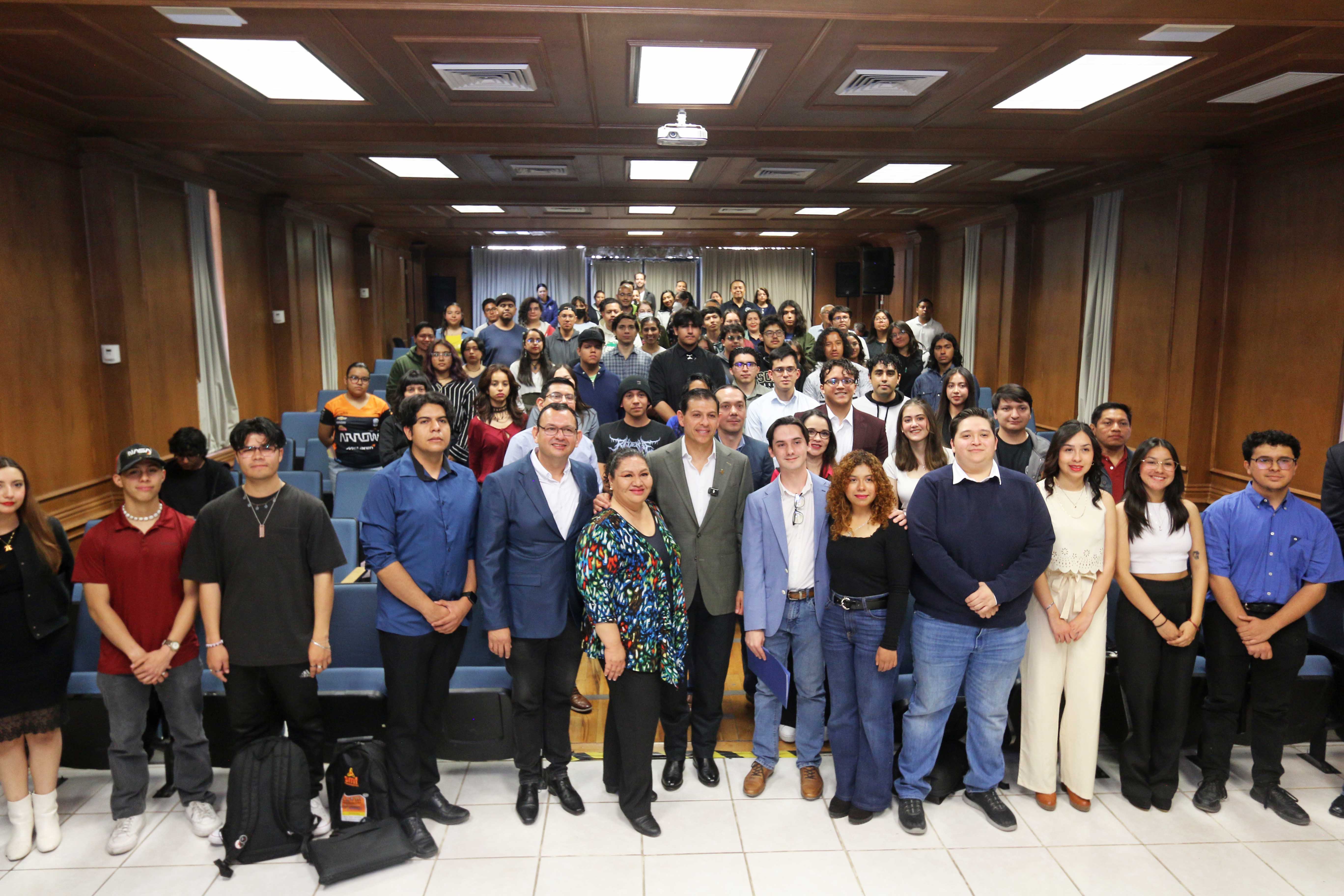 Rector de la UAdeC Toma Protesta a la Sociedad de Alumnos y Capítulo de Ciencia de la Facultad de Ciencias Físico Matemáticas