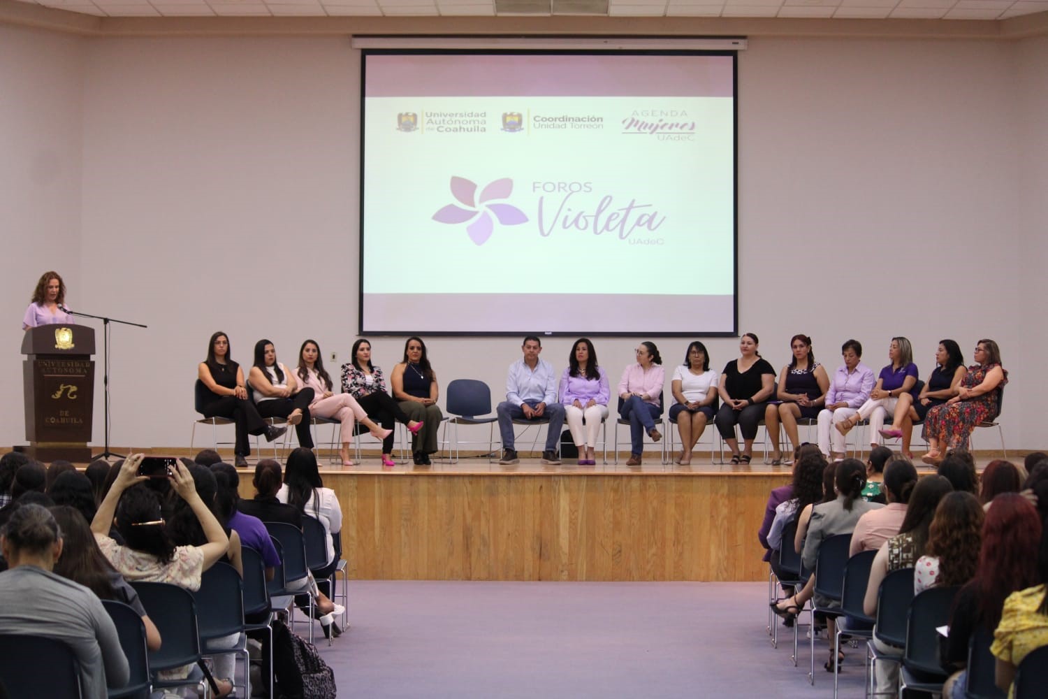 Inician en la UAdeC Unidad Torreón los Foros Violeta