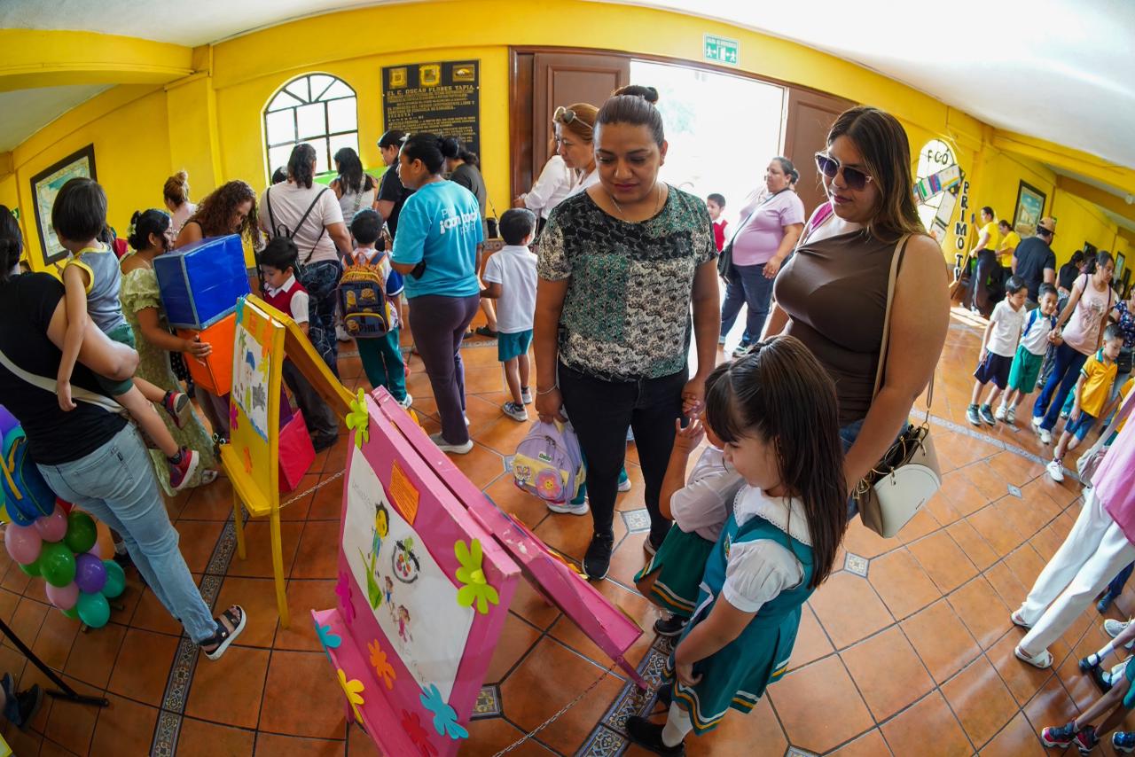 Exponen arte infantil en la Presidencia Municipal de Ramos Arizpe