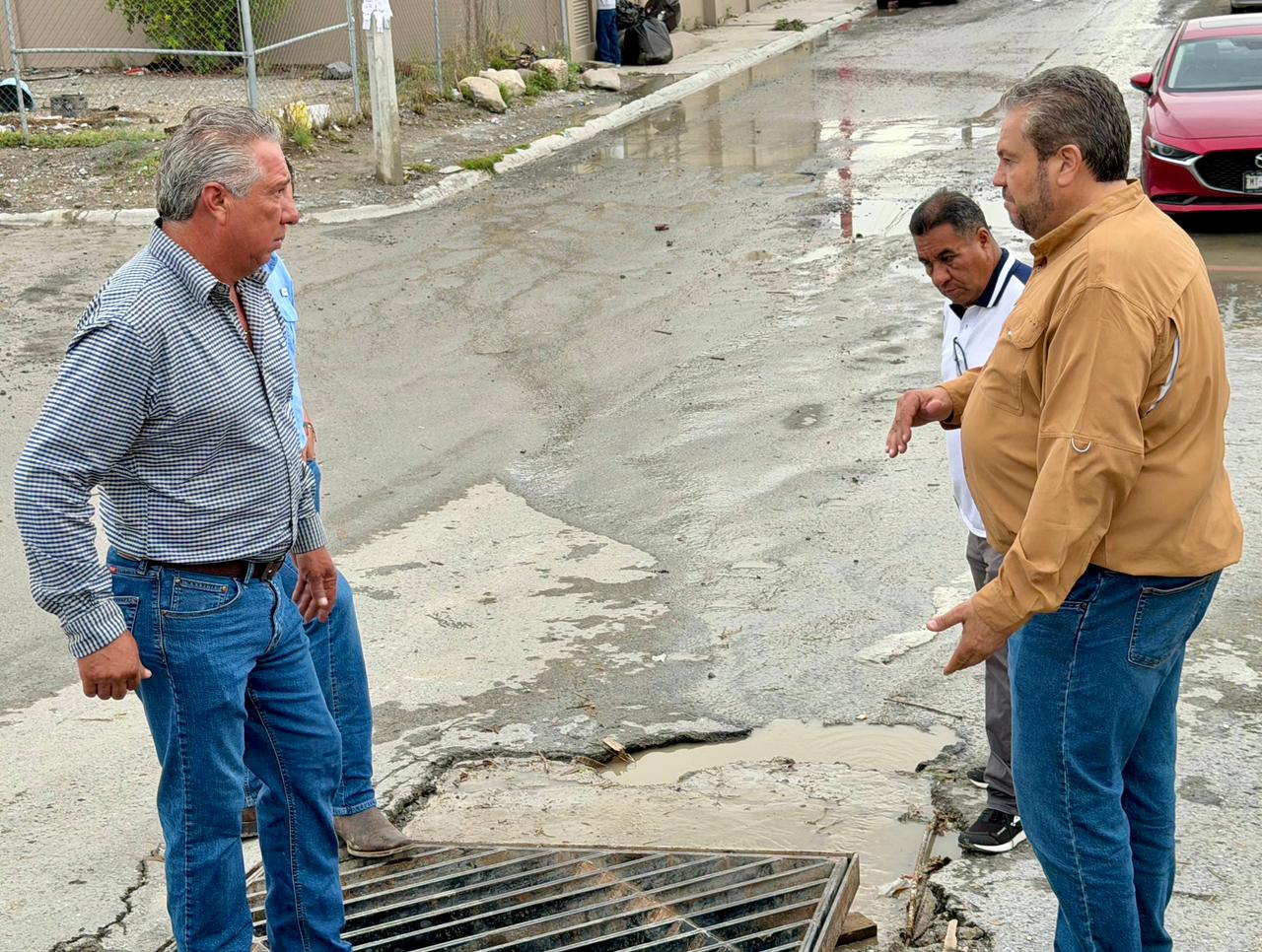Gobierno y ciudadanía reducen y atienden afectaciones por lluvias en Ramos Arizpe
