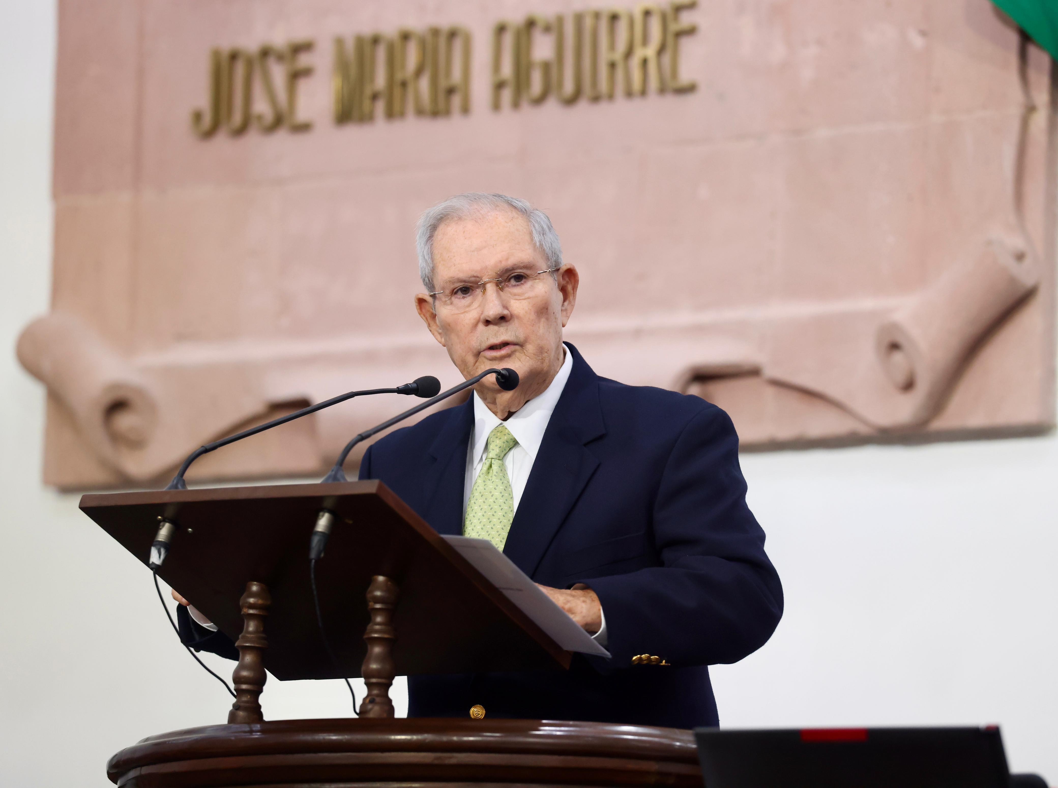 Apoyo a la reinserción laboral de mujeres que se han dedicado al hogar, propone diputado Carlos Robles 